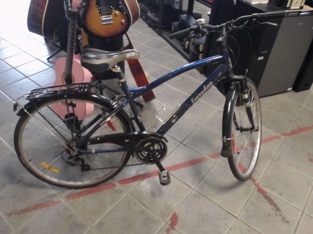 Velo bleu roue arriere fausse