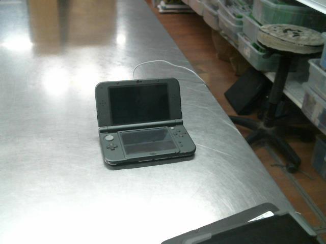3ds xl noir + chargeur