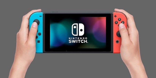Nintendo swicht avec manette rouge et bl