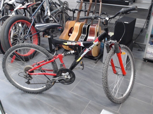 Velo de montagne rouge