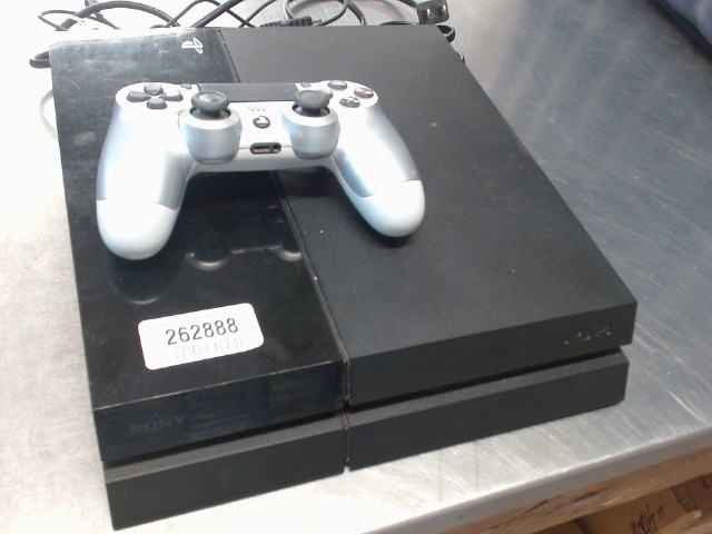Ps4 console +une manette +cable