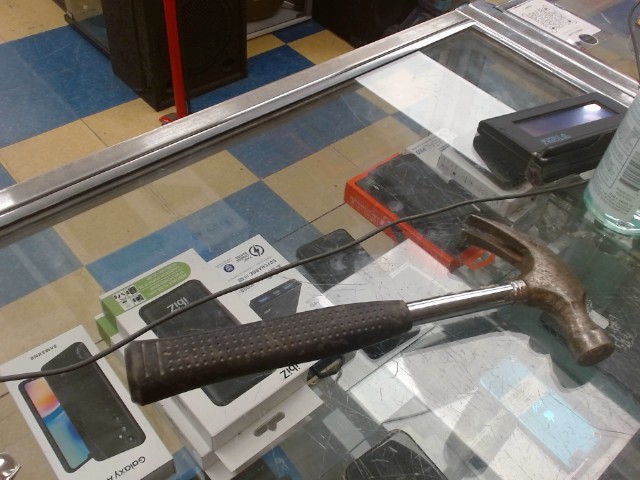 Marteau a main rouiller