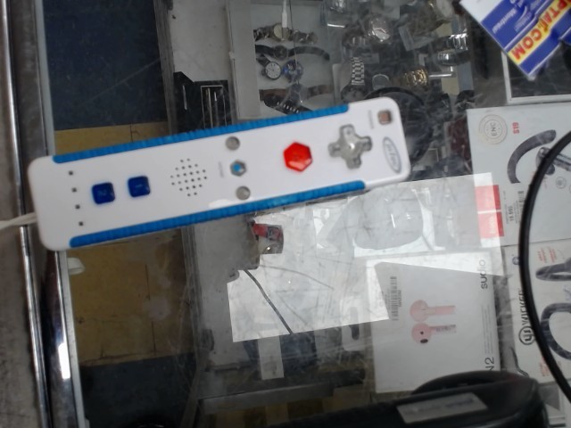 Remotte wii blanc et bleu sur le coter