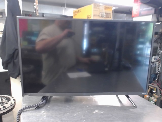 Television 32'' philips avec fil+man