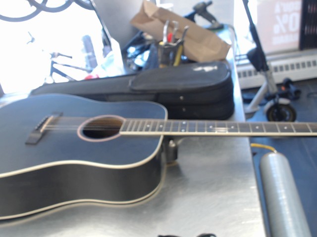 Guitatere donner avec case