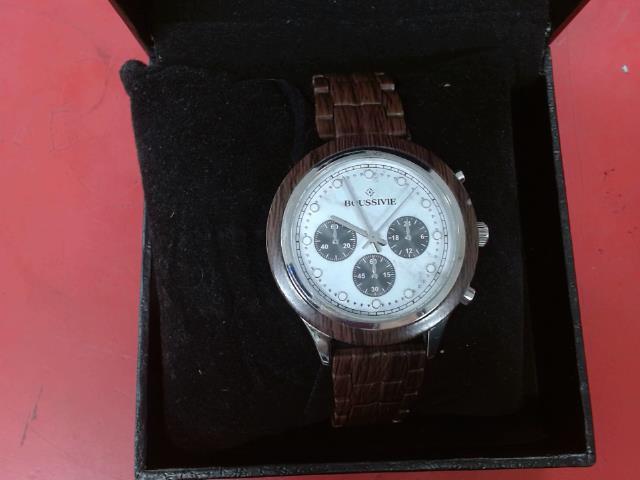 Montre brune en boite