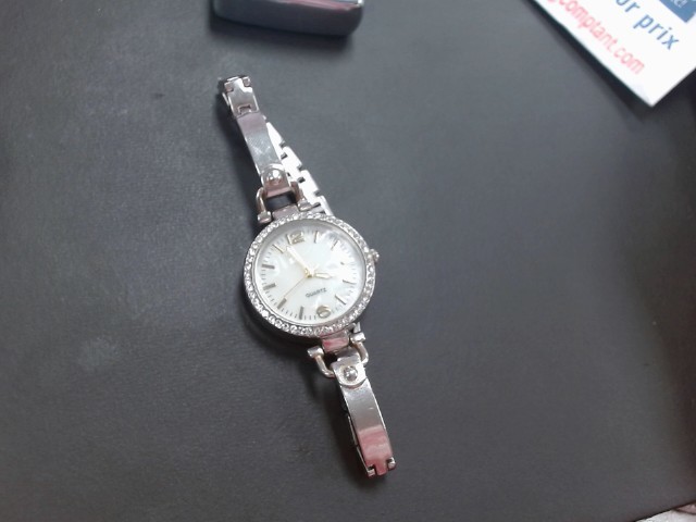 Montre quartz fine pour femme