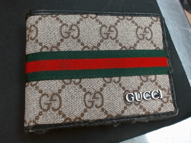 Replica porte feuille gucci pret conf.