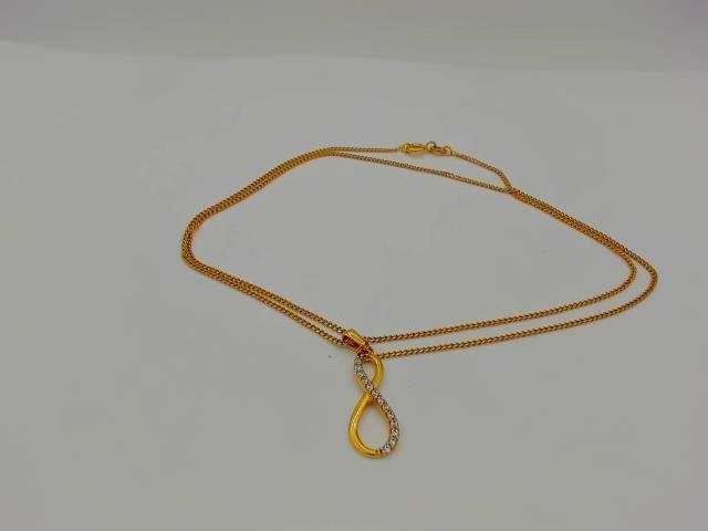 CHAINE EN OR 10KT AVEC PENDANT 