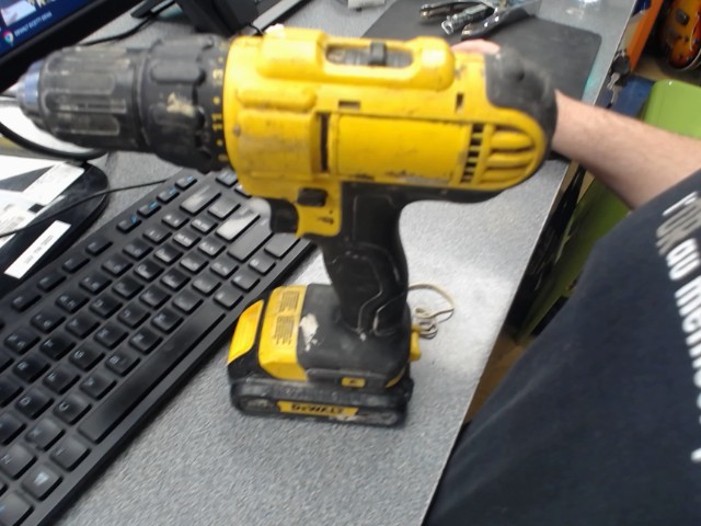 Dewalt drill avec batterie et charger