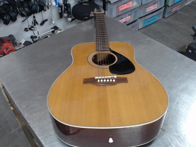Guitare acoustique 12 cordes(endommager)