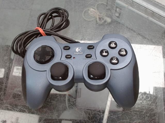 Manette usb logitech