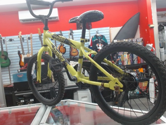 Velo de montagne pour enfant jaune