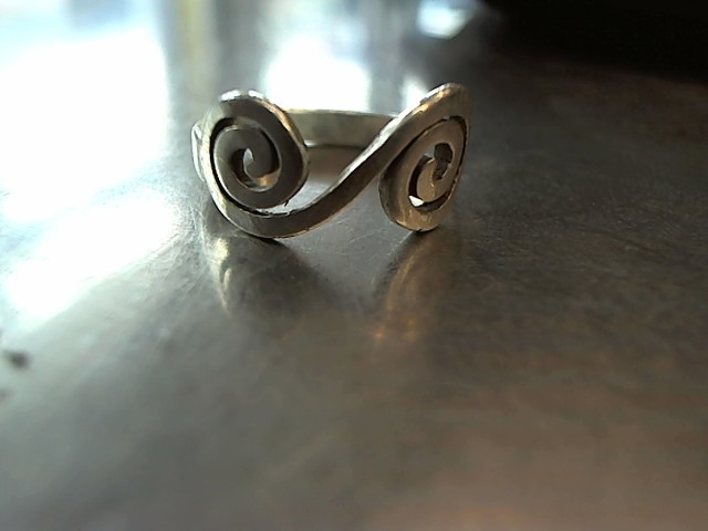 Bague en argent 2.9g