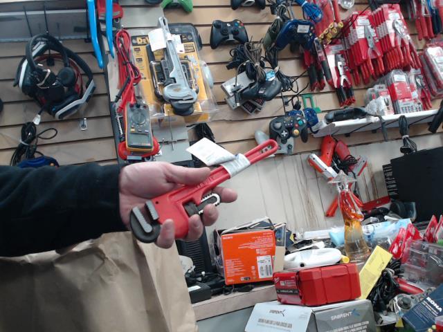 Pipe wrench