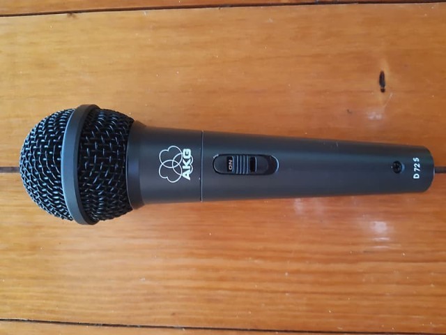 Microphone akg
