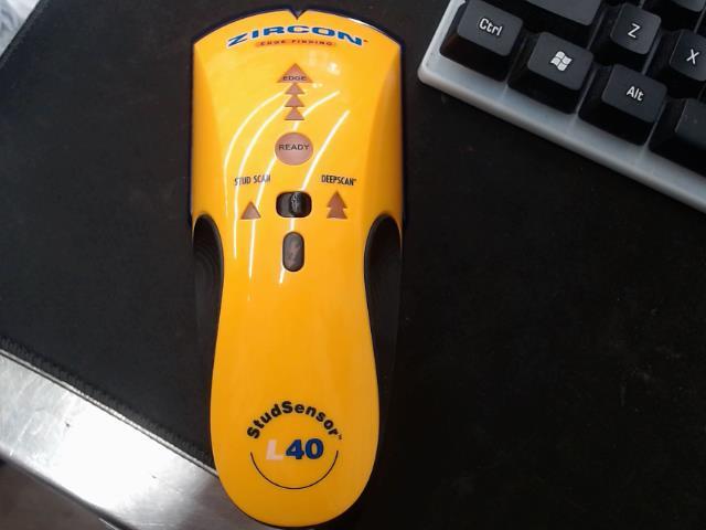 Stud finder jaune