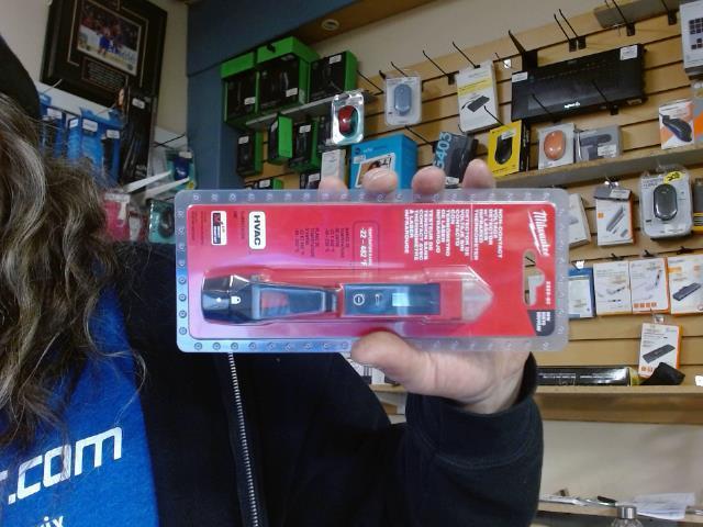 Voltage detector