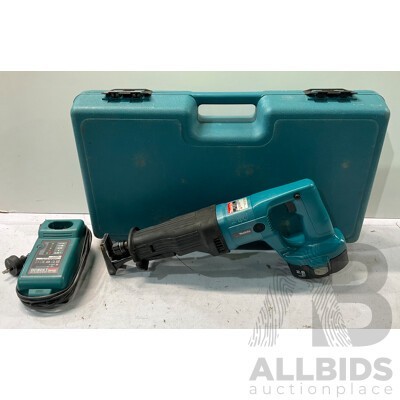Scie sauteuse + chargeur + batterie maki