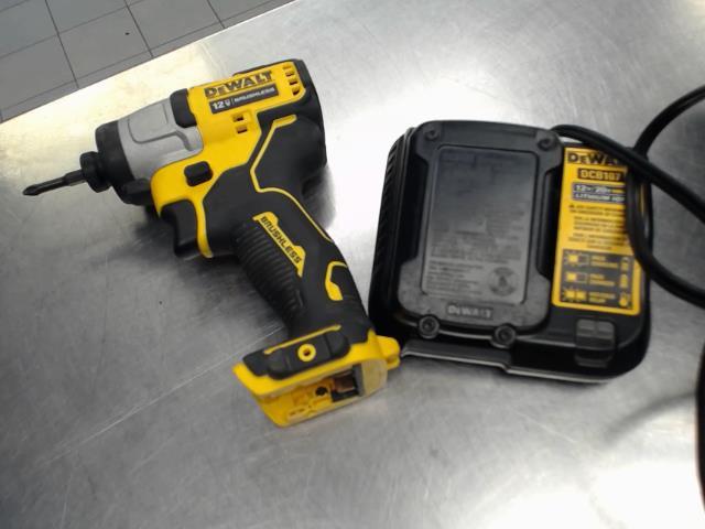 Drill dewalt+ batterie+charg