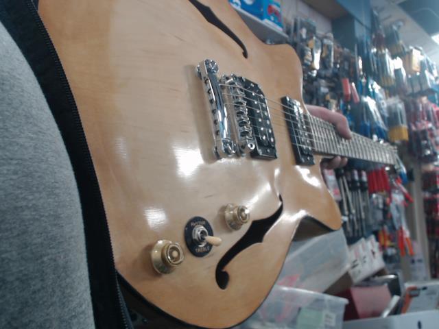 Guitare fait a la main au canada
