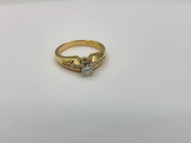 BAGUE EN OR 14KT AVEC DIAMANTS 