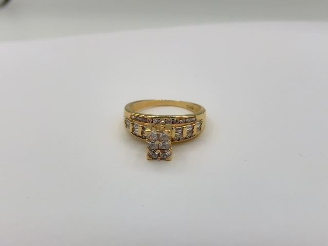 BAGUE EN OR 10KT AVEC DIAMANTS 
