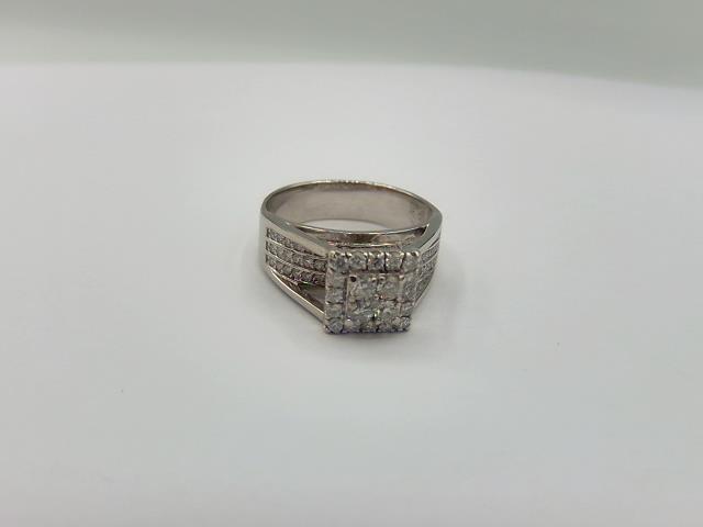BAGUE EN OR 10KT AVEC DIAMANTS