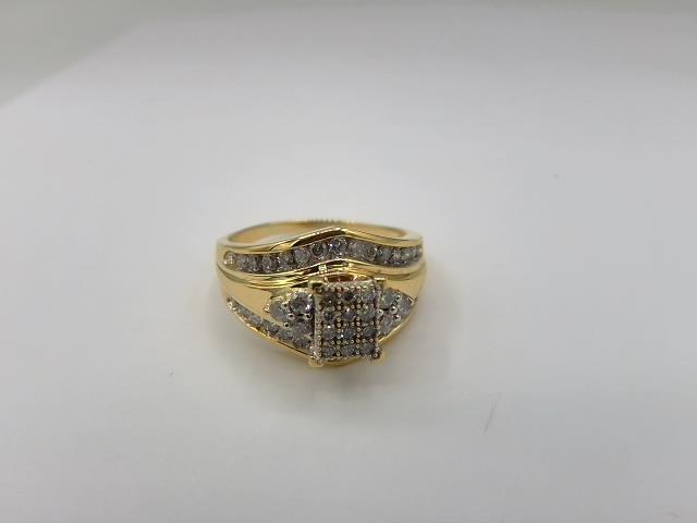 BAGUE EN OR 10KT AVEC DIAMANTS