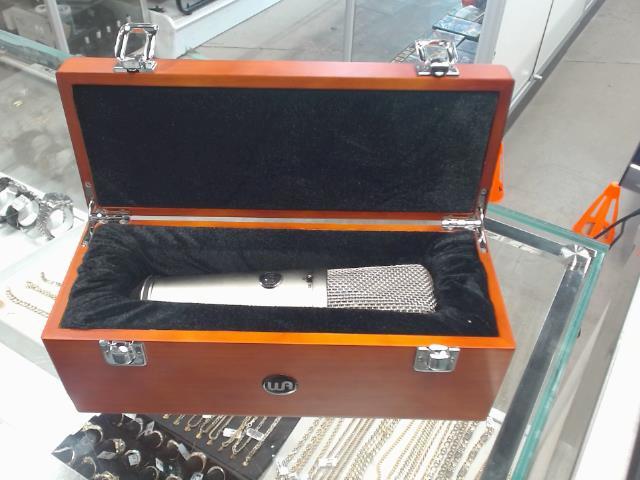 Proffecional micro warm audio dsbo
