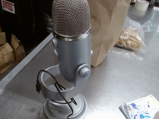Mic podcast gris