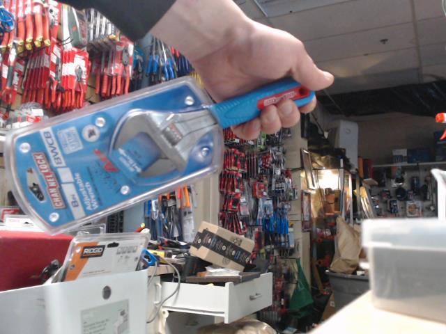 Ajustable wrench