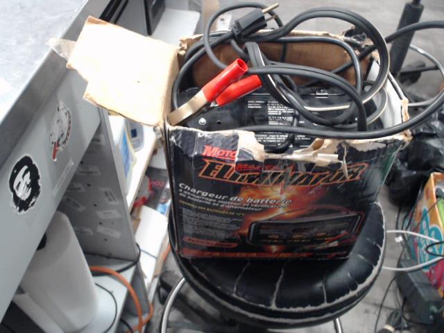 Motomaster eliminator battery charger12v