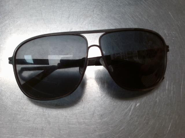 Lunette de soleil guess + case