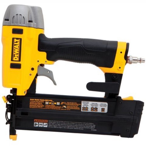 Gun a charpente dewalt dans coffre