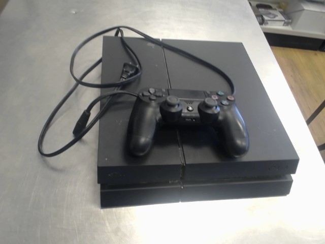 Console ps4 sony avec 2 manette