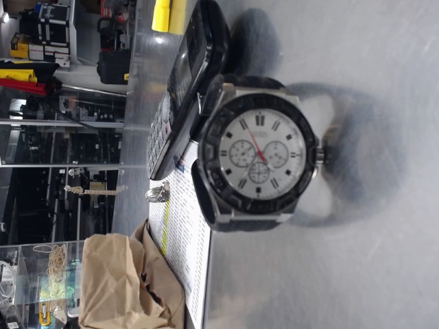 Montre guess black rubber white dial