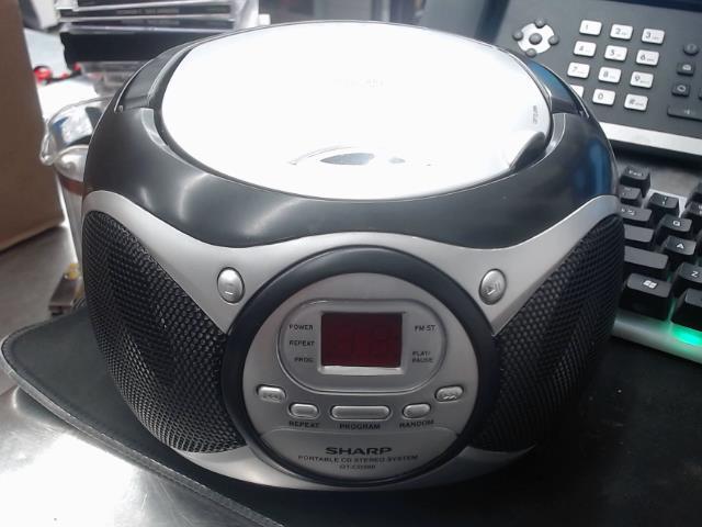 Radio et lecteur cd noir er gris