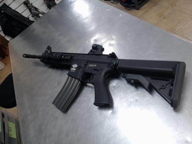 Mitraillette airsoft+batterie no charge