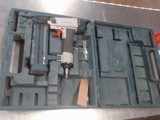 Cloueuse a finition bosch