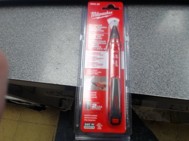 Voltage detector