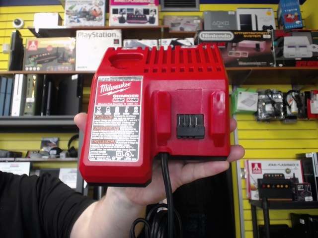 Chargeur m12 m18 milwaukee comme neuf