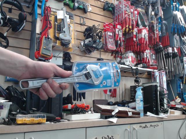 Adjustable wrench