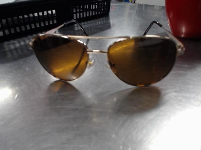 Sunglasse syle aviator prelude