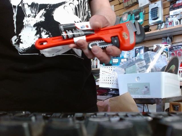 Pipe wrench