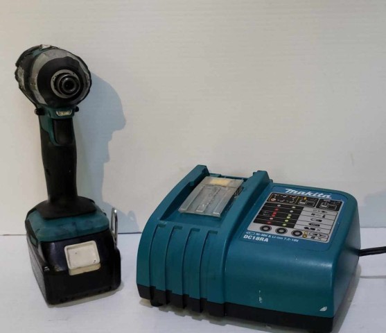 Drill makita avec batterie et chargeur