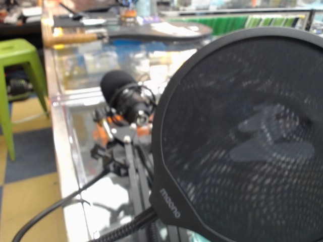 Microphone avec pied et filtre antipop