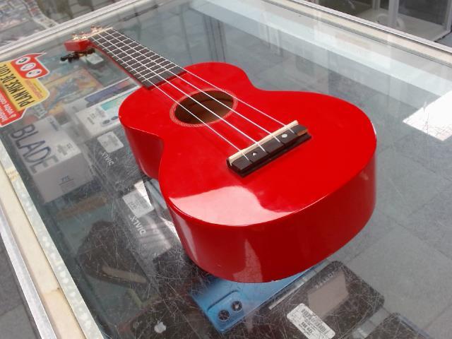 Ukulele rouge usager