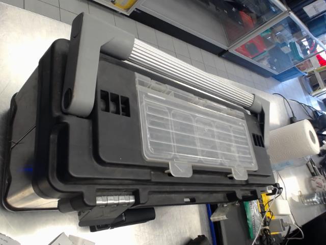 Boite a outils en metal