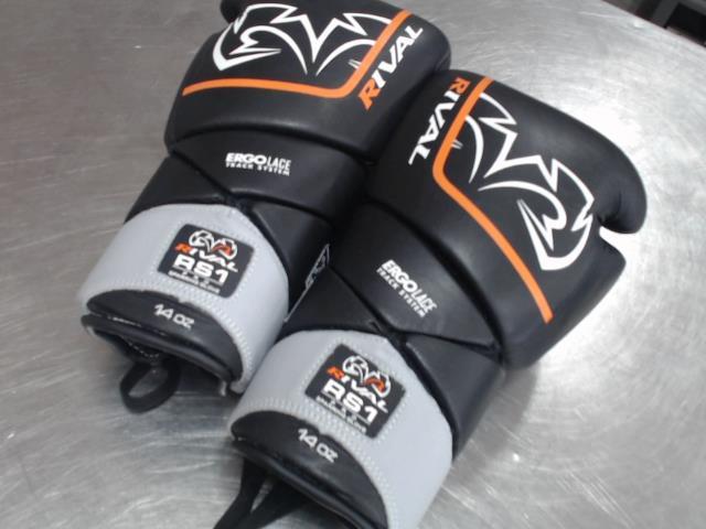 Gant de boxe a lacet de combat